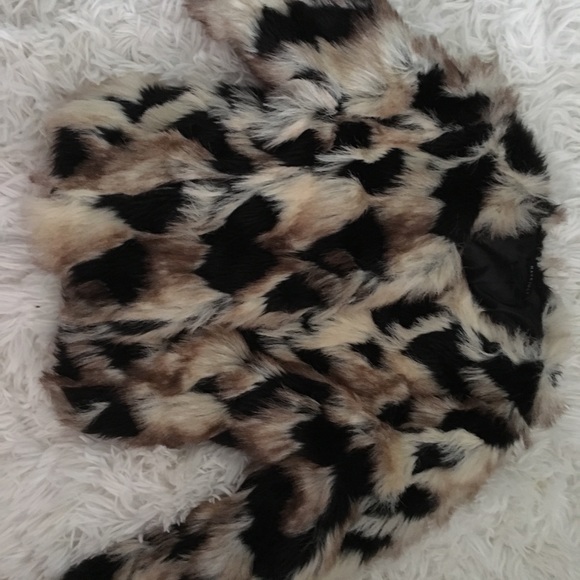 🔥🔥STUNNING FAUX FUR COAT 😍😍😍🔥🔥🔥 - Picture 3 of 8